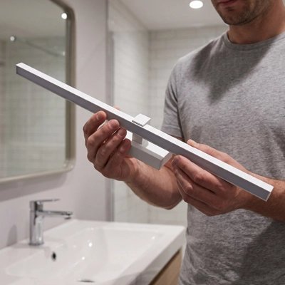 Applique murale salle de bain blanc homme regarde pour installation