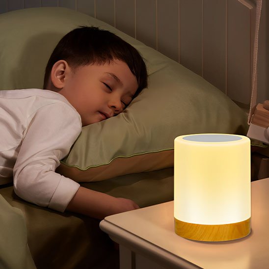 Lampe de chevet tactile allumé enfant dormant