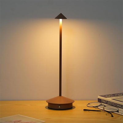Lampe de table marron pour un coin lecture