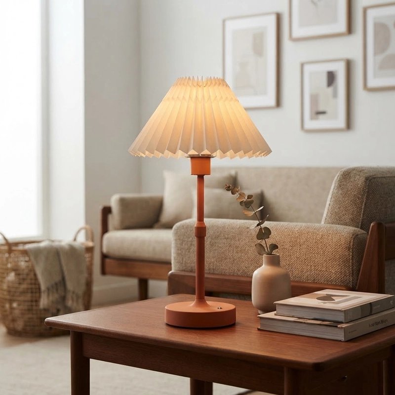 Lampe de table orange sur table de salon