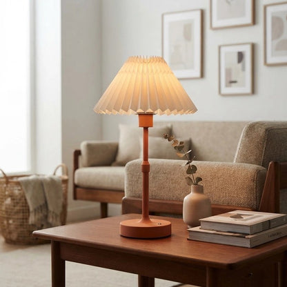 Lampe de table orange sur table de salon